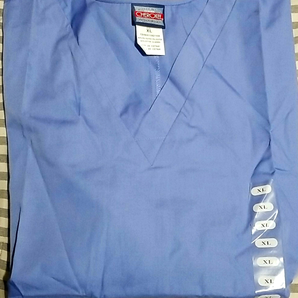 NWT scrub top XL